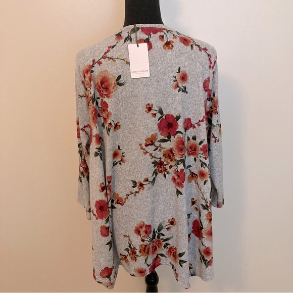 Green Envelope Scoop Neckline 3/4 Sleeve Floral Print Sharkbite  Hem Tunic Sz 1X - Picture 3 of 7